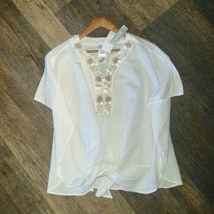 NWT Chico’s White 51% linen 49% cotton Women’s Blouse Size 2P Ties in front!